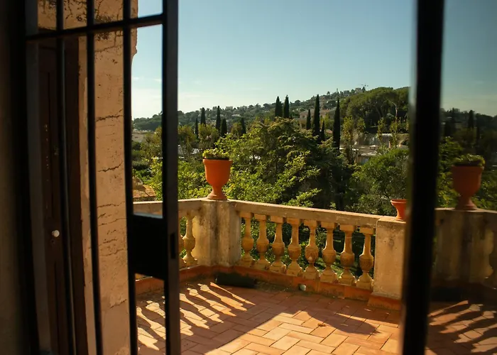 Can Rovira - Stunning Neoclassical Mansion, Just 20 Min Drive From Barcelona City Center, Ideal For Groups And Families