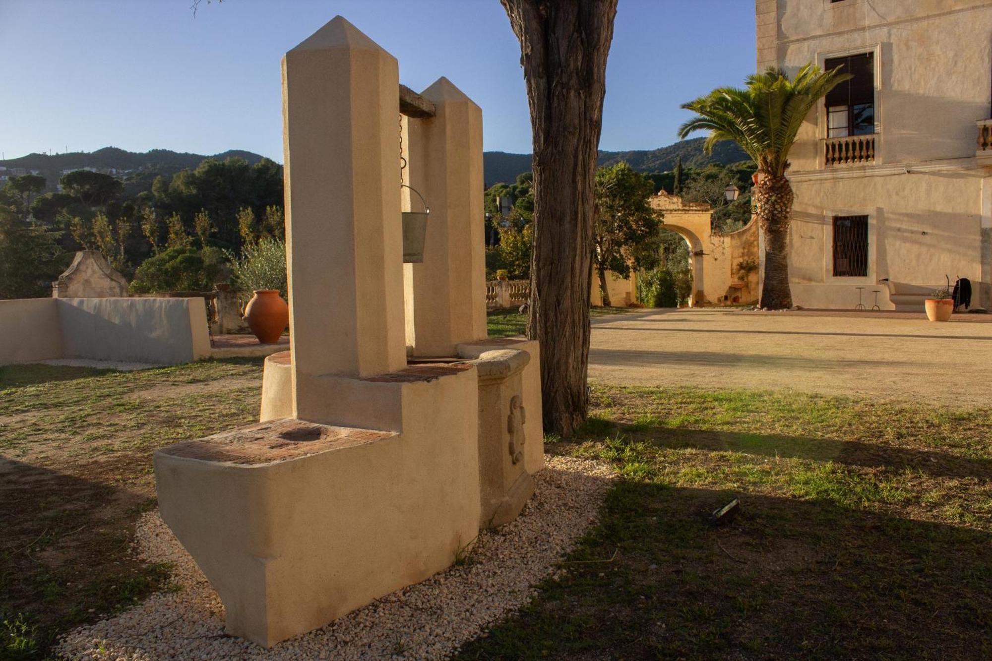 Rovira: Neoclassical Mansion Near Barcelona