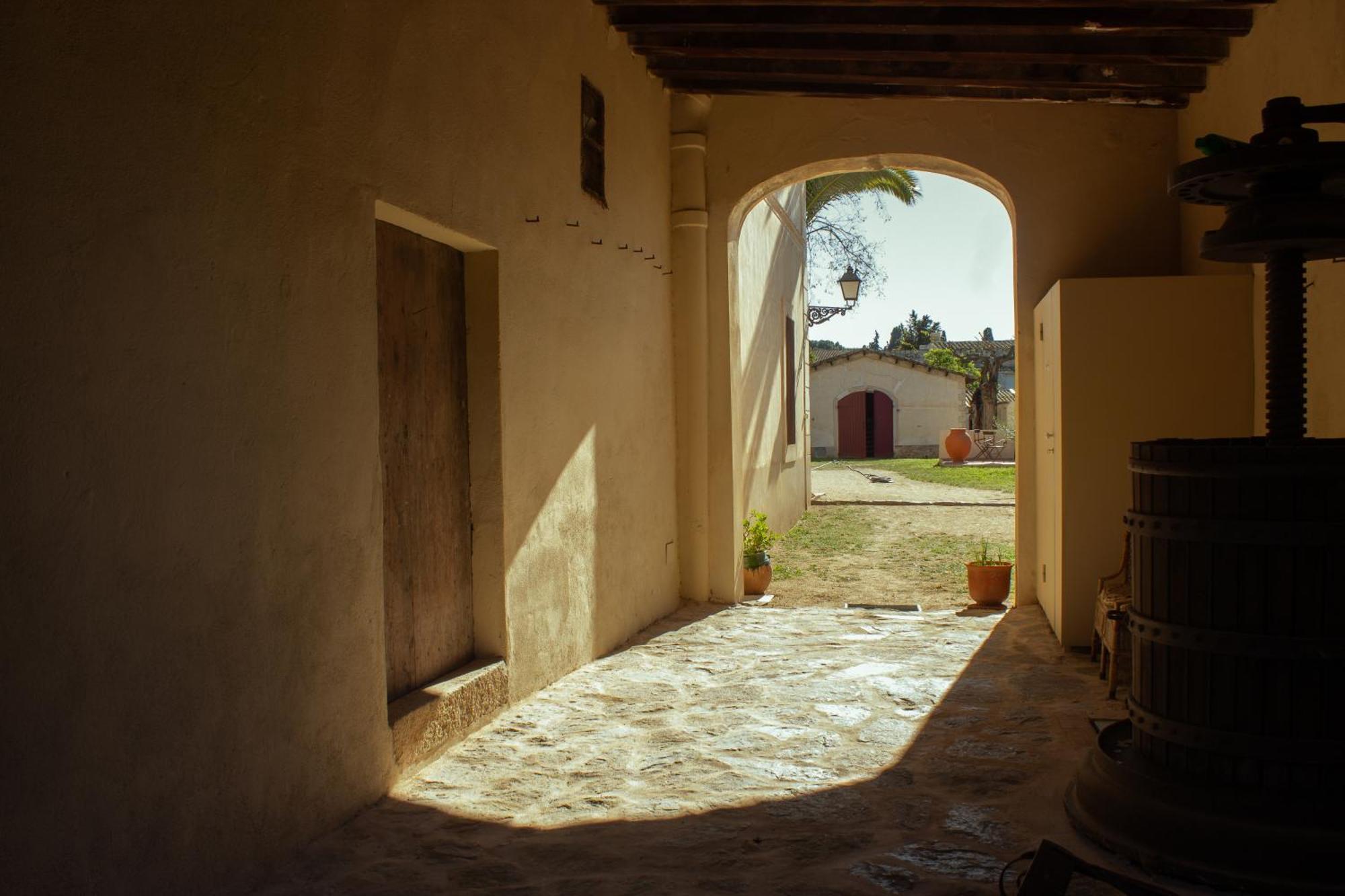 Country house Rovira: Neoclassical Mansion Near Barcelona *