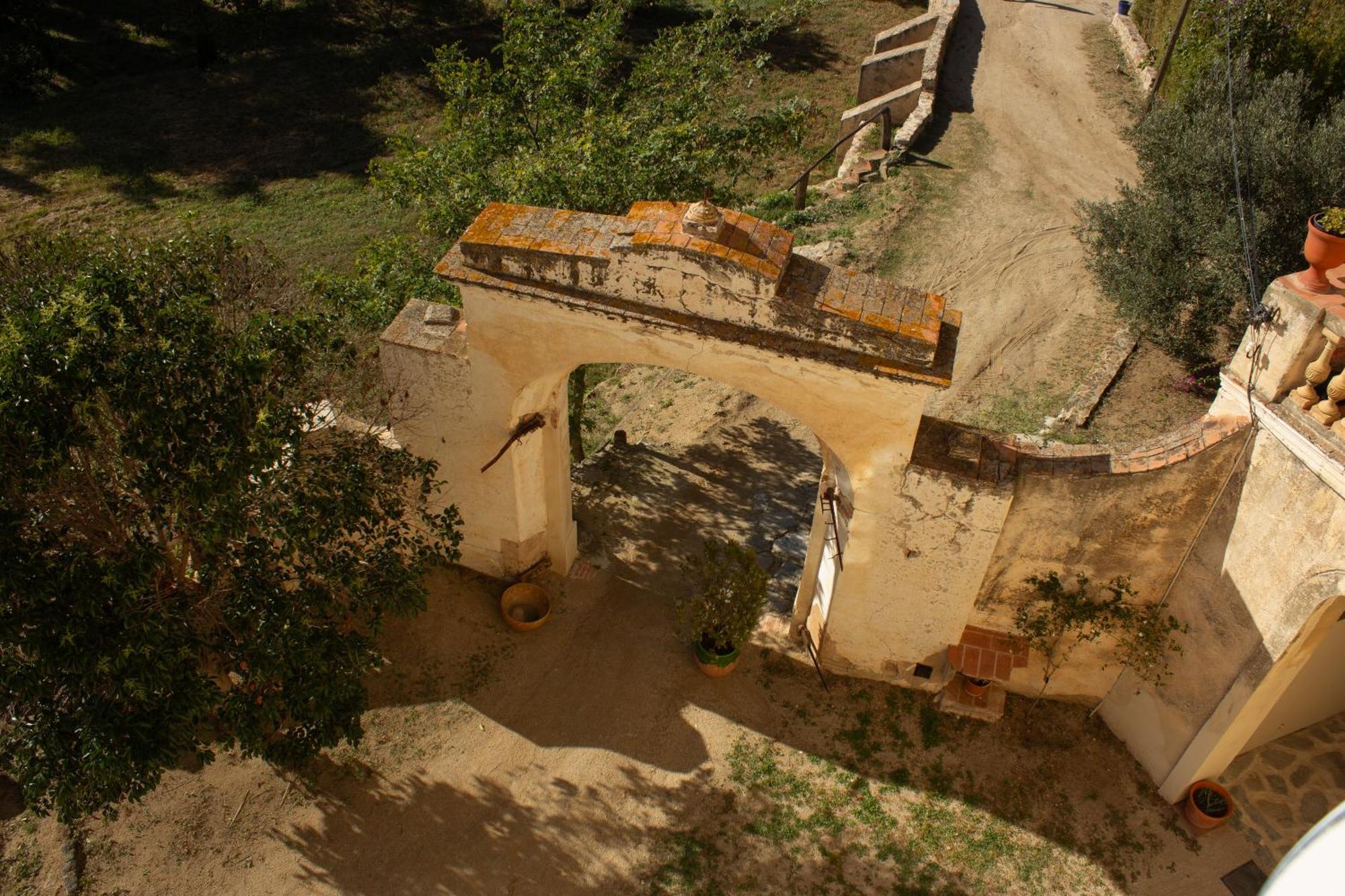 Rovira: Neoclassical Mansion Near Barcelona Country house Alella
