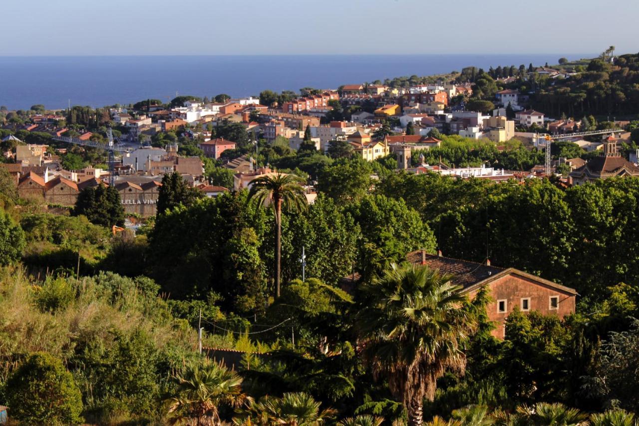 Rovira - Stunning Neoclassical Mansion, Just 20 Min Drive From Barcelona Center, Ideal For Groups And Families *