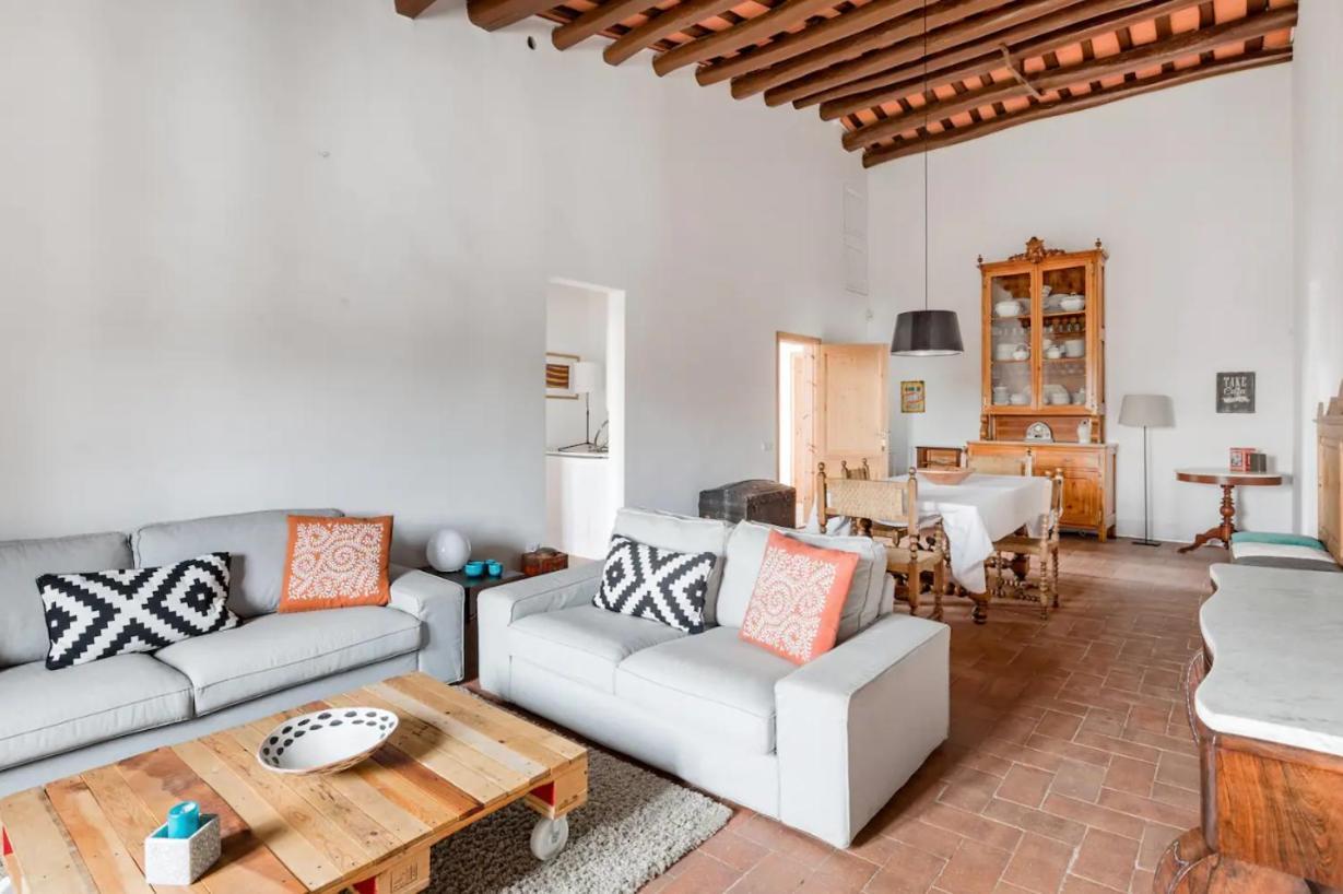 Rovira - Stunning Neoclassical Mansion, Just 20 Min Drive From Barcelona Center, Ideal For Groups And Families *