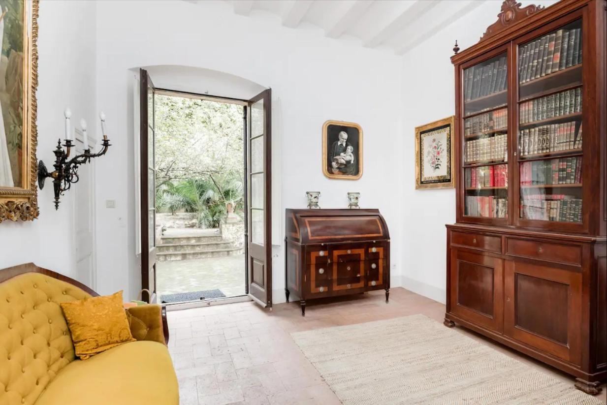 Rovira - Stunning Neoclassical Mansion, Just 20 Min Drive From Barcelona Center, Ideal For Groups And Families Alella