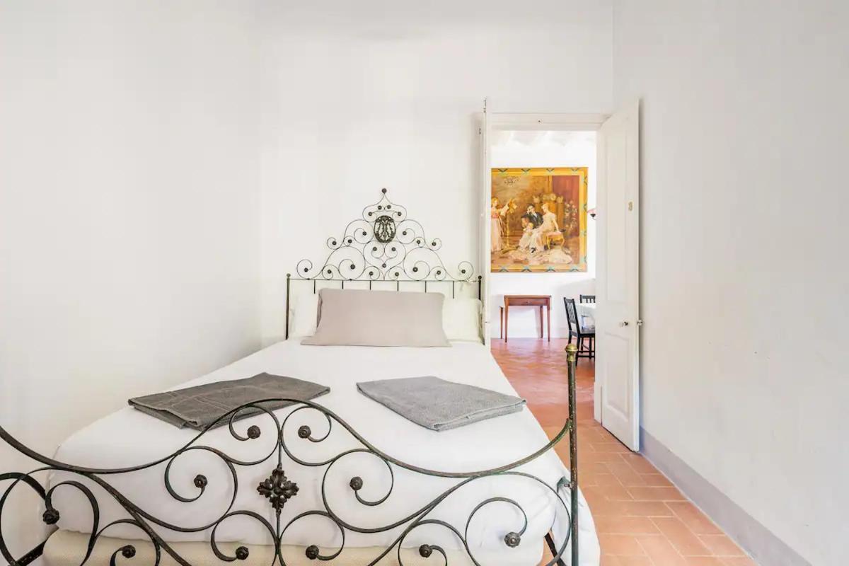 Rovira - Stunning Neoclassical Mansion, Just 20 Min Drive From Barcelona Center, Ideal For Groups And Families * Alella