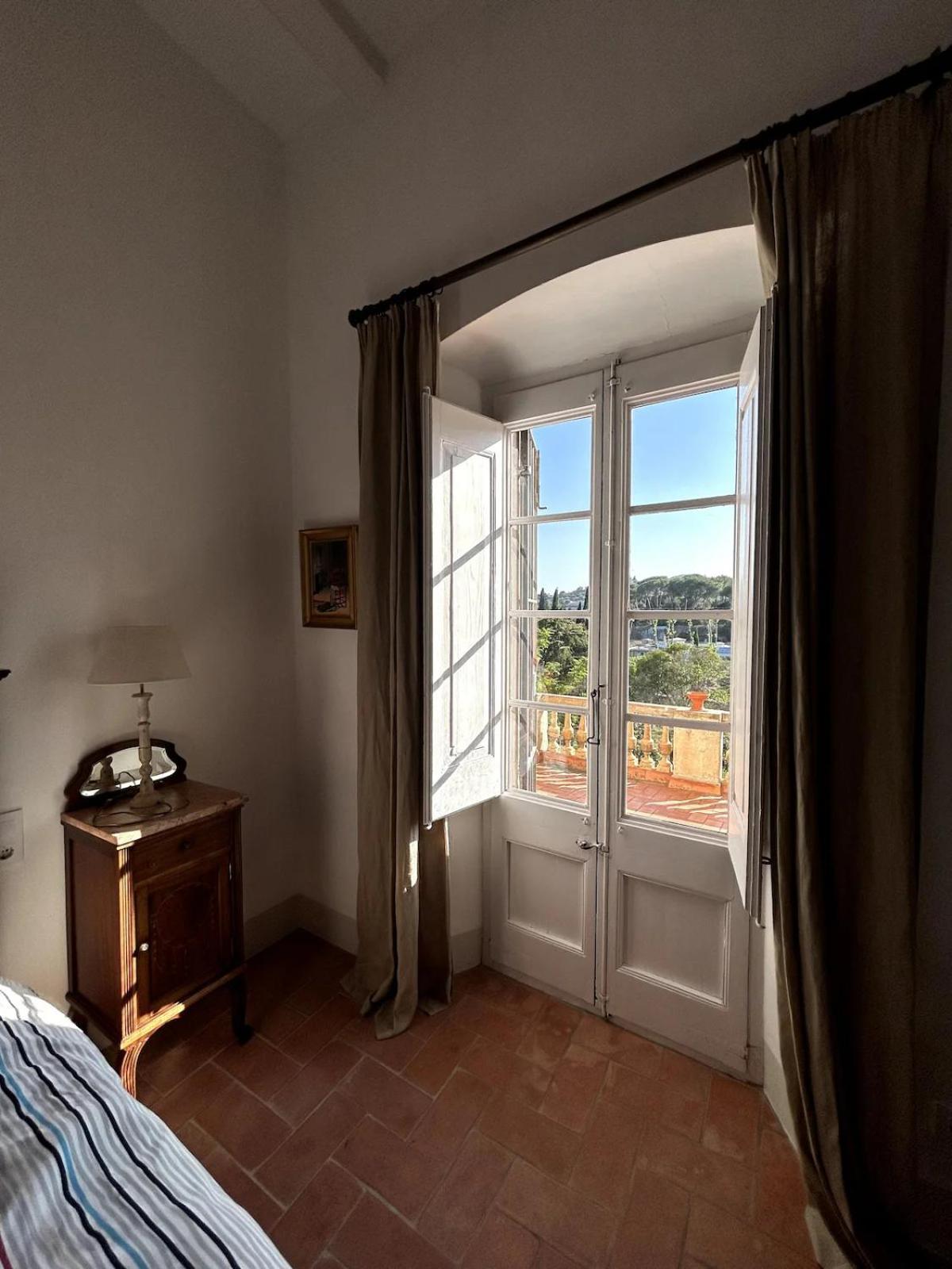 Rovira - Stunning Neoclassical Mansion, Just 20 Min Drive From Barcelona Center, Ideal For Groups And Families *