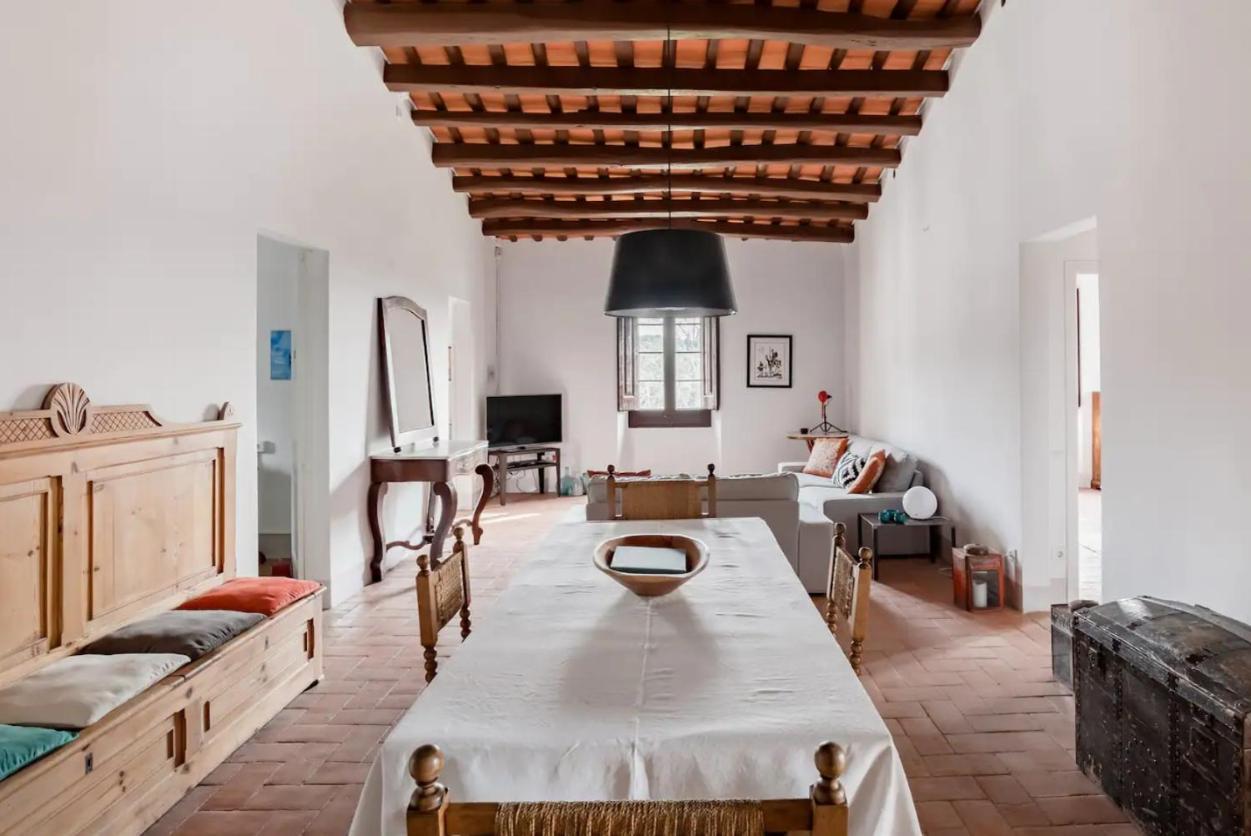 Rovira: Neoclassical Mansion Near Barcelona Country house