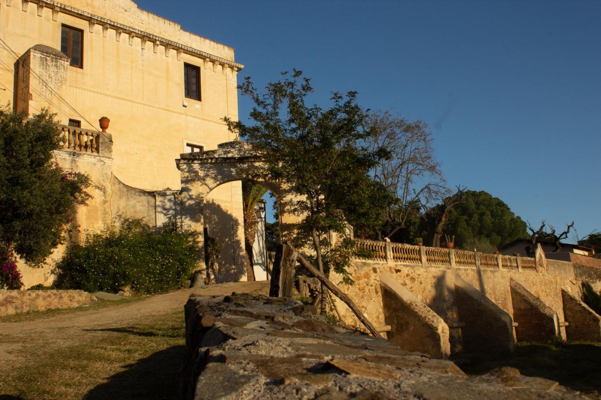 Rovira: Neoclassical Mansion Near Barcelona