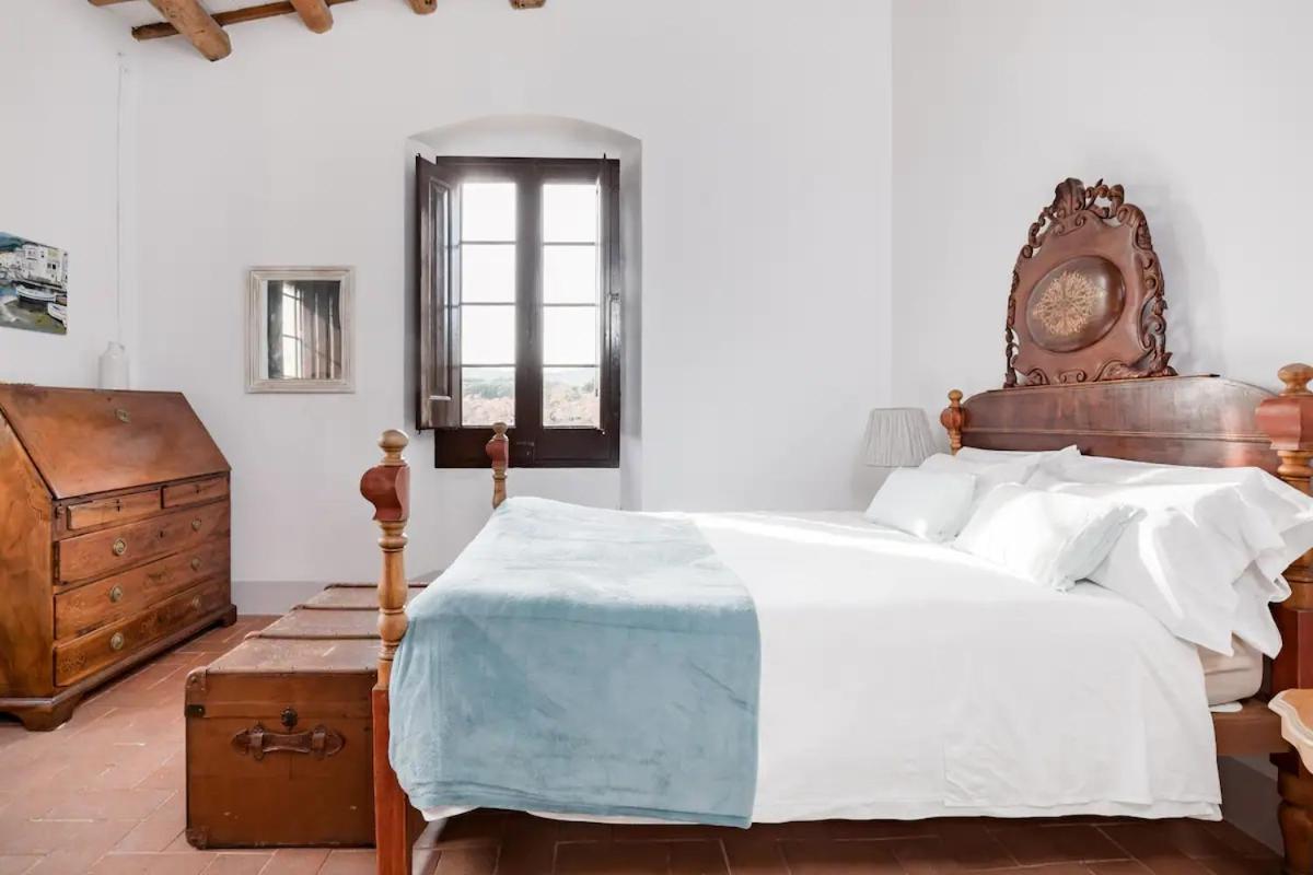 Rovira: Neoclassical Mansion Near Barcelona Country house