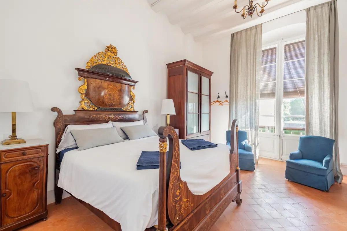 Rovira: Neoclassical Mansion Near Barcelona Country house *