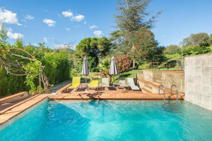 Rovira: Neoclassical Mansion Near Barcelona