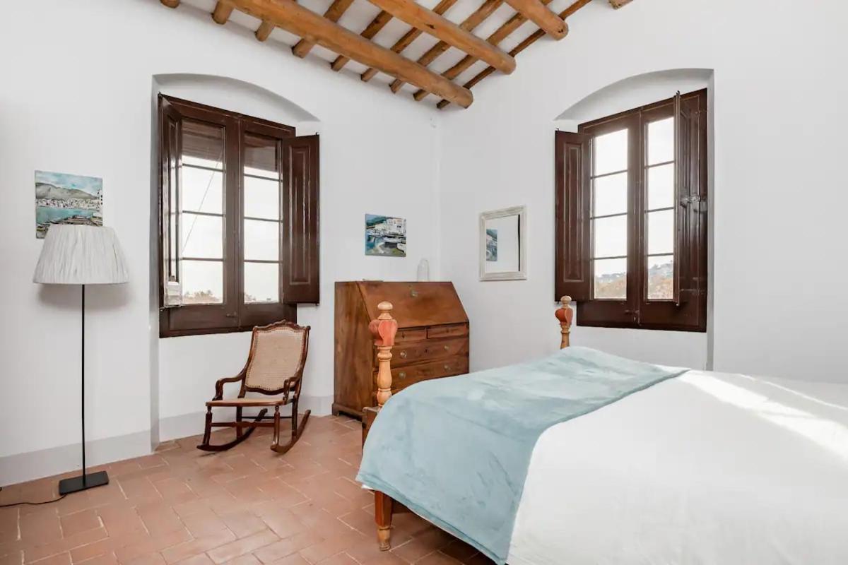 Rovira: Neoclassical Mansion Near Barcelona Country house