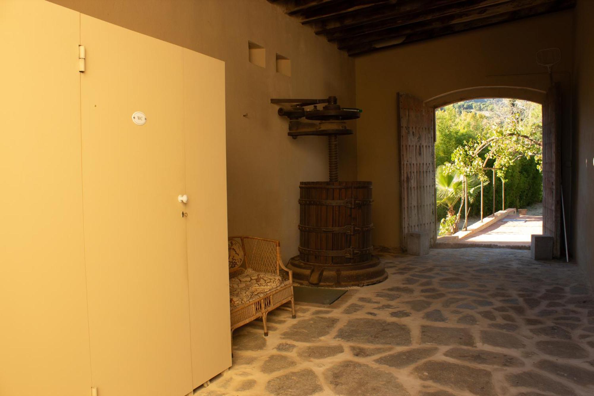 Rovira: Neoclassical Mansion Near Barcelona Country house Alella