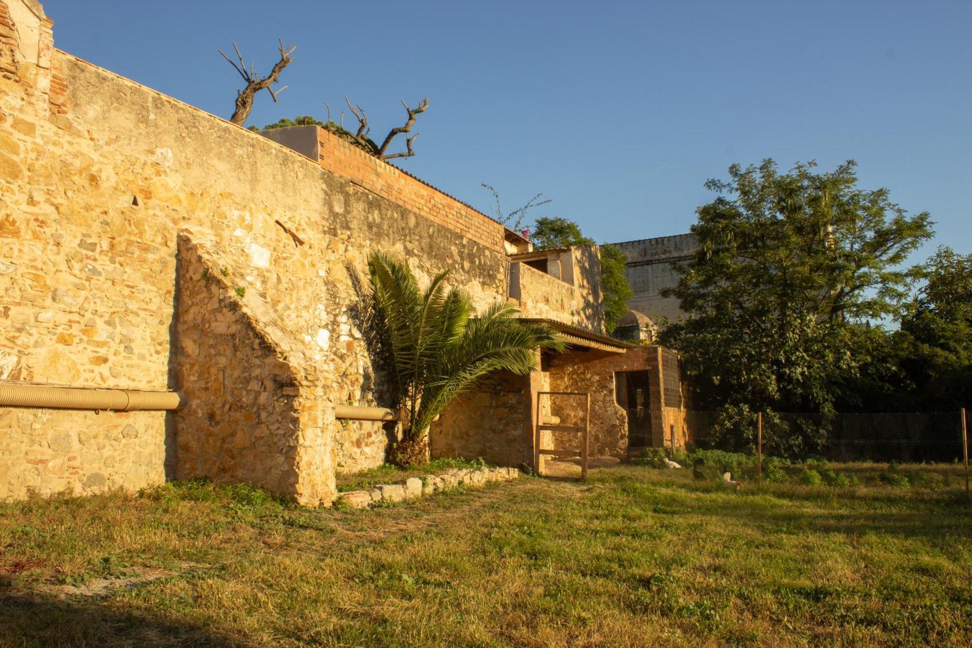 Country house Rovira: Neoclassical Mansion Near Barcelona